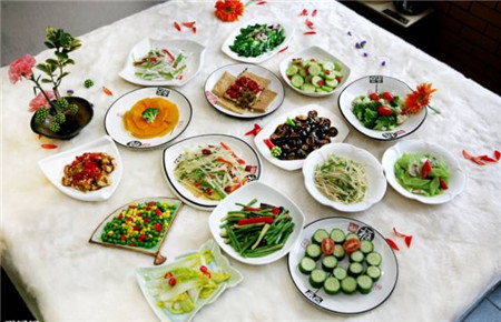 管住嘴勤动腿，合理膳食适度锻炼给你健康完美身材
