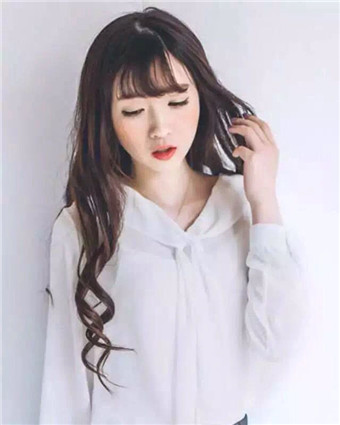 好看的长卷发发型图片，一起蓄发做一个美丽的女纸！