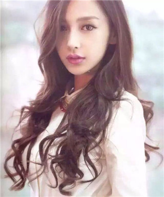 好看的长卷发发型图片，一起蓄发做一个美丽的女纸！