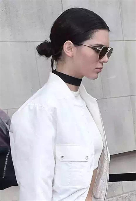 白领妹子的正装发型搭配，低丸子头优雅正式，绝配！