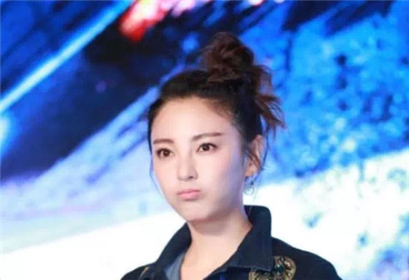 倍儿实用、减龄、倍灵动的“小尾巴丸子头”