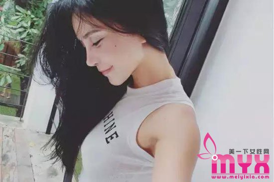 健身版范冰冰刷暴朋友圈 火辣身材连范爷也甘拜下风