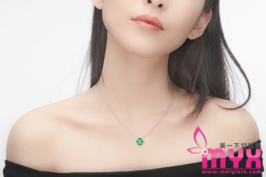 锁骨看起来“坦荡荡”？五招小运动练出完美锁骨