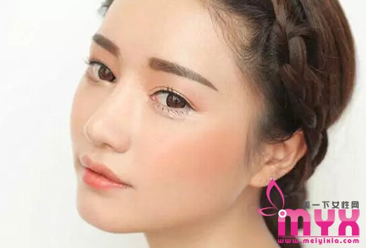 黄皮姑娘腮红选择要慎重 瞄准这三种色系再也不发愁