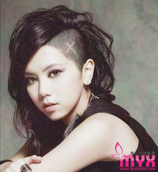 女为悦己者容,男人眼中的最美和最丑的女生发型