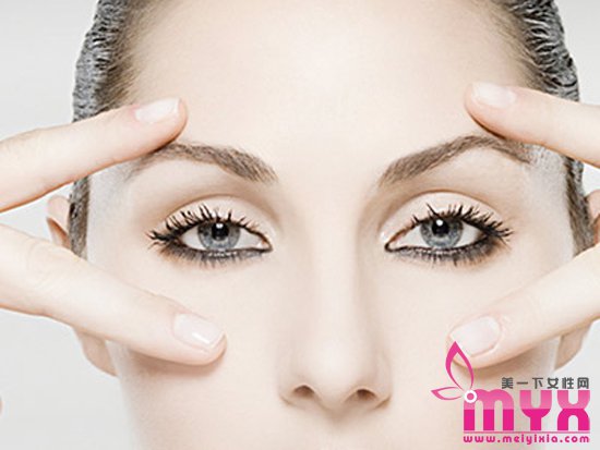 内外眼线区别大 妆容效果的改变可能就在一条眼线