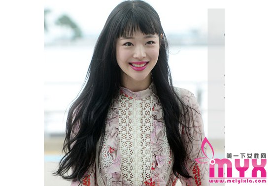 燥热秋日依旧长发迷人的女星们 为了美怕什么炎热