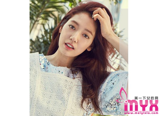 燥热秋日依旧长发迷人的女星们 为了美怕什么炎热