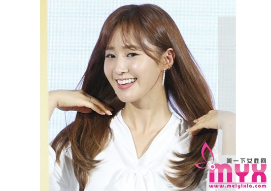 燥热秋日依旧长发迷人的女星们 为了美怕什么炎热