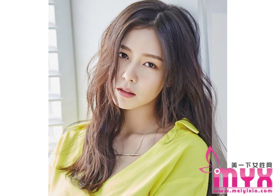 燥热秋日依旧长发迷人的女星们 为了美怕什么炎热