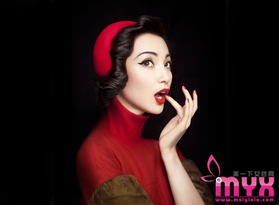 女星同款复古红唇妆技巧 你和女神之间差了一支口红