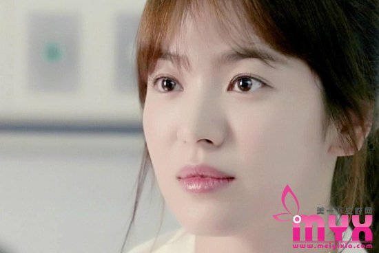 女明星也爱伪素颜裸妆 清透底妆亲切如邻家姑娘