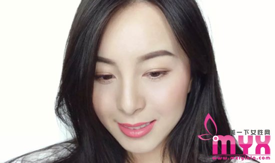 美貌又不抢镜的伴娘妆化妆步骤 吸睛且不喧宾夺主