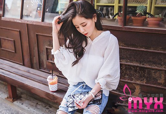 肩宽女生的穿搭小技能 如何穿衣调节身材比例