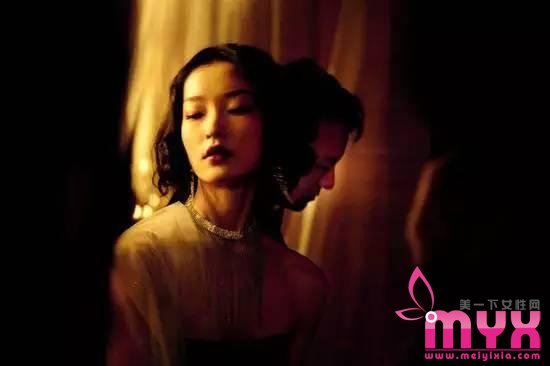 超模杜鹃的禁欲感时尚 歪果仁眼中的中国美女