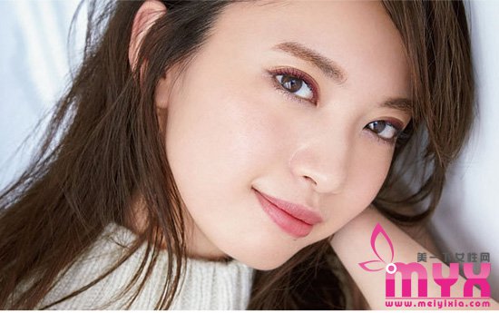 秋冬必备的日系妆容技能 多点元气少女的色彩