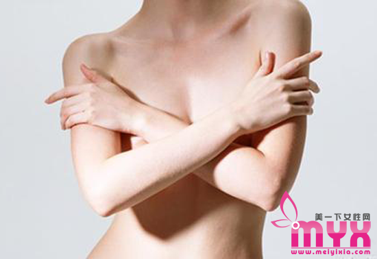 引发女性胸部大小不一的原因 胸部不对称有什么危害