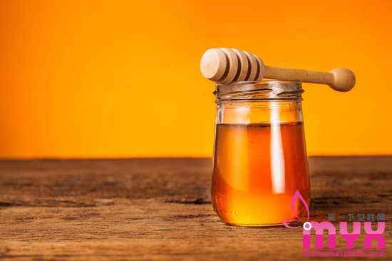 DIY蜂蜜面膜的方法步骤 蜂蜜补水就是so easy