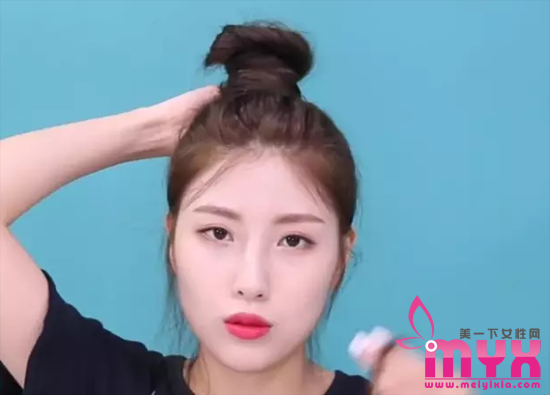 好看的花瓣头扎发教程 特别适合头发少的女生