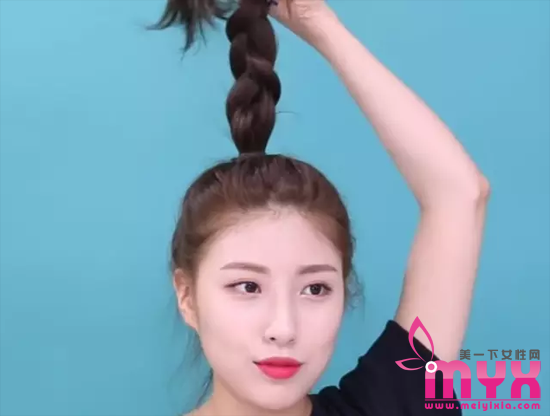 好看的花瓣头扎发教程 特别适合头发少的女生