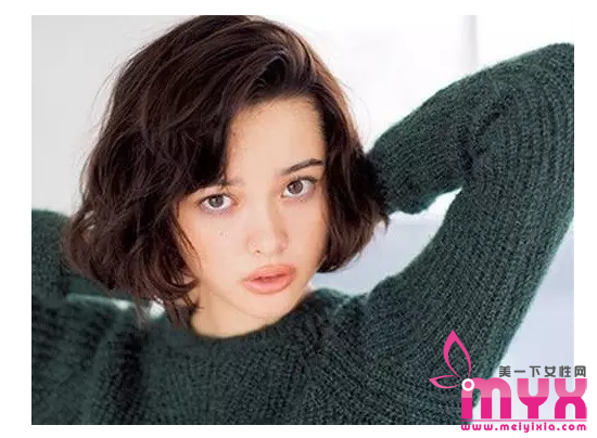 女生的短发卷发棒教程 打造慵懒睡不醒短卷发