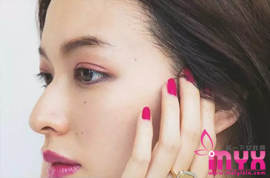 桃花妆的化妆技巧图解 三个关键成就撩人桃花妆