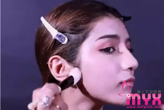 2017春季约会妆容教程图解 橘色系小仙女妆容画法图解