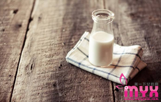 长期喝牛奶皮肤会变白吗 敷牛奶面膜能使皮肤白嫩？