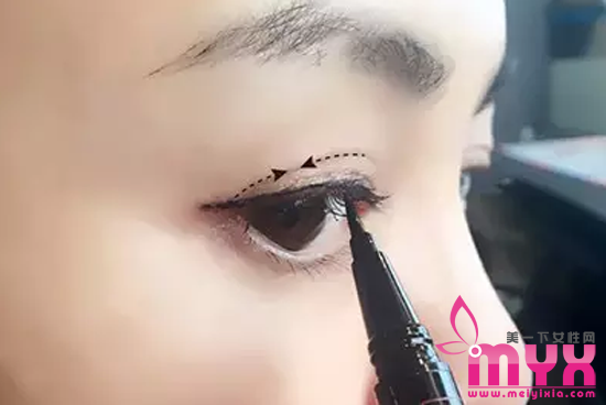 范冰冰的倒影眼线怎么画 赶快学起来让眼睛放电
