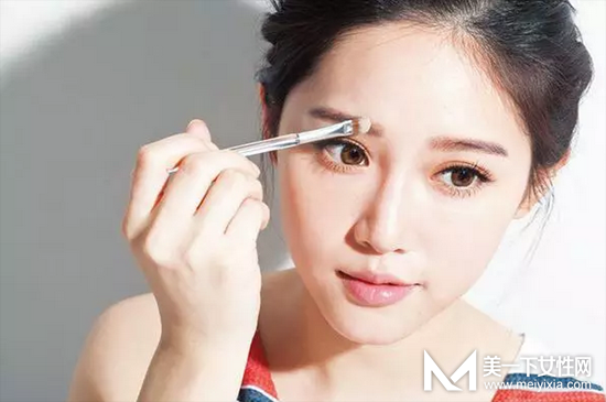 怎么让眼睛看起来深邃 显深邃的欧美眼睛画法技巧
