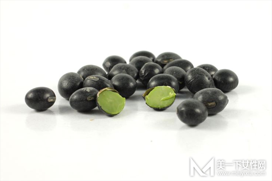 醋泡黑豆的减肥功效 醋泡黑豆减肥的做法是什么