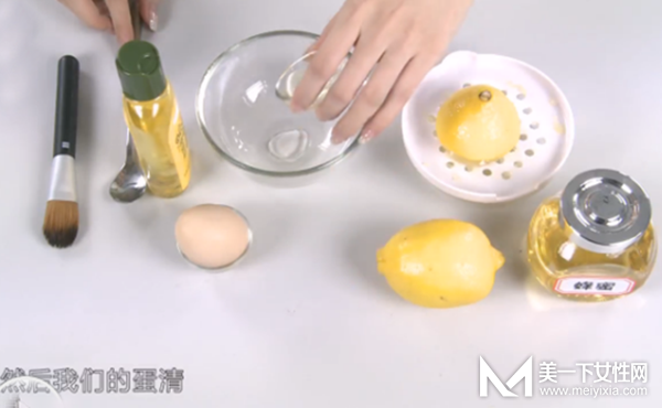 DIY柠檬蜂蜜面膜 吸出油脂锁住水份（附步骤图）