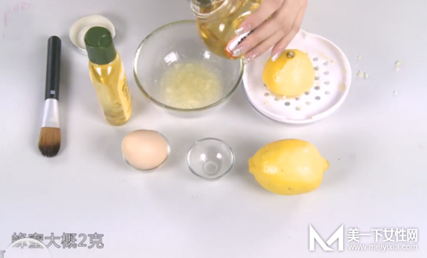 DIY柠檬蜂蜜面膜 吸出油脂锁住水份（附步骤图）