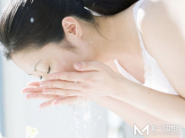 淡妆化妆步骤 教你10分钟轻松搞定完美妆容