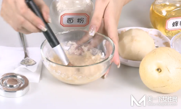 DIY雪梨补水保湿滋养面膜 让肌肤24小时水润动人