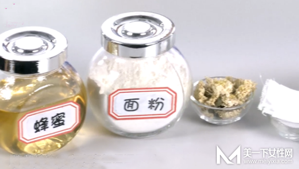 DIY菊花蜂蜜滋润唇膜 3元钱成本5分钟时间 24小时水润动人！