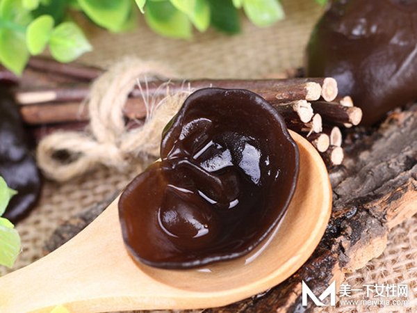 秋季皮肤干燥怎么办 这些食物让你养出水嫩肌肤