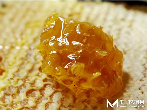 喝蜂蜜的好处是什么 喝蜂蜜的最佳时间是什么