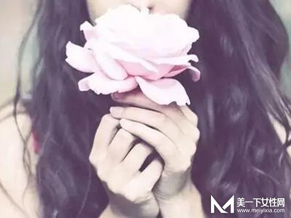 女生应该如何释放自己的小情绪 哭泣和撒娇都是好方法