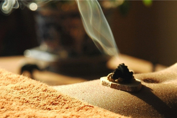 经常艾灸对女人的好处有哪些？让女人更年轻健康的方式