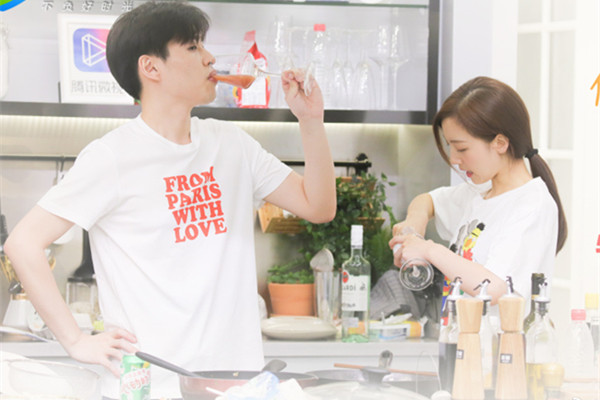 胡金铭表白周游是真的吗 周游送胡金铭的叶子是什么意思