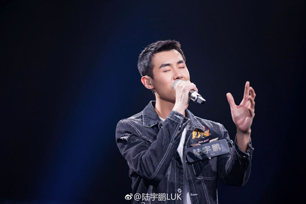 声入人心陆宇鹏是谁 节目中一直摸左耳竟另有隐情
