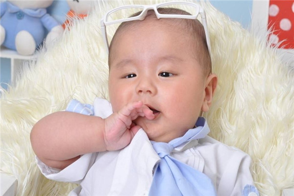 婴儿舌苔厚白是怎么回事 有什么样的症状