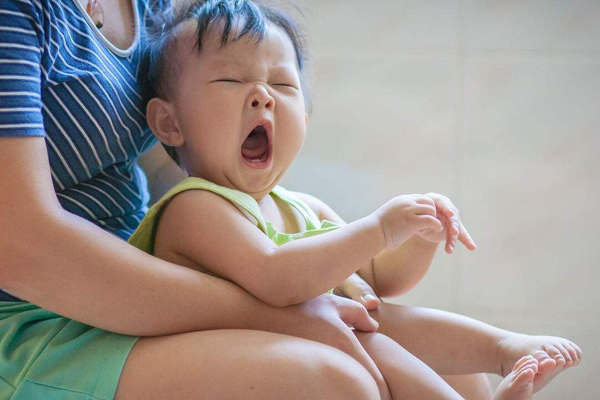 一周岁的宝宝应该怎么吃东西 快点点进来看一下