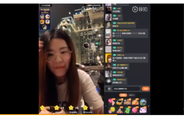 信小呆直播无数网友吸欧气 为什么叫信小呆“妈妈”