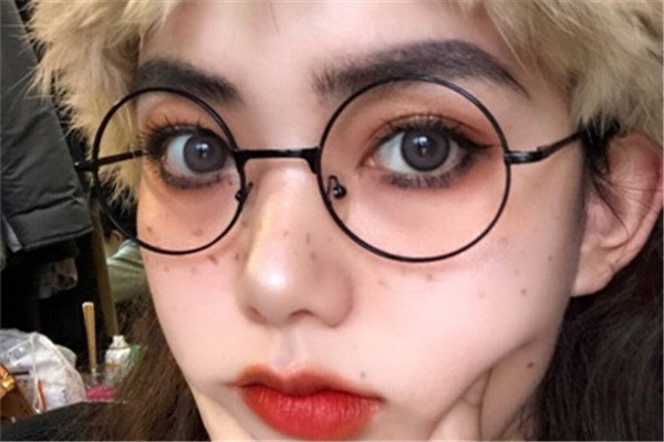 明星大侦探谭松韵美瞳什么款 谭松韵同款美瞳