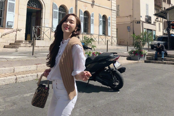 Jessica郑秀妍的穿搭 可盐可甜的简约风穿搭
