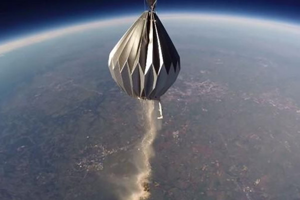 太空葬Space X火箭载百人骨灰升空 真实版上天堂
