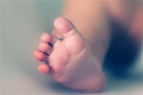 宝宝的第一双鞋的风俗 这些讲究妈妈一定得知道