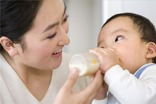 初生婴儿要准备几个奶瓶 奶瓶有哪些材质的